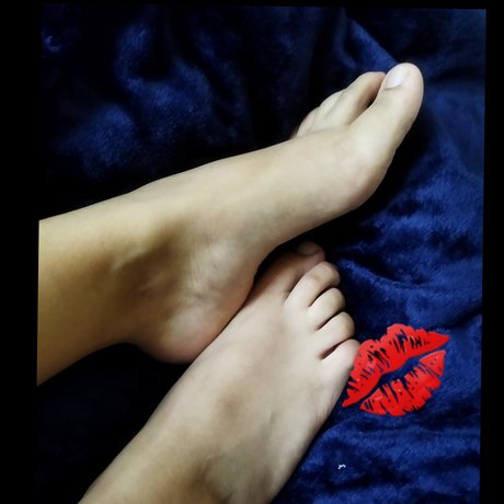 Naakte gelekte OnlyFans-foto van Linda Menina