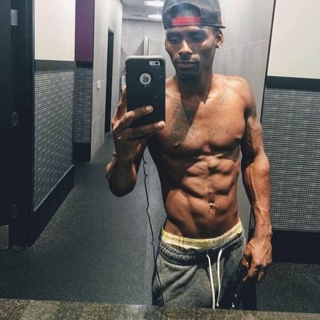 Naakte gelekte OnlyFans-foto van King Falife