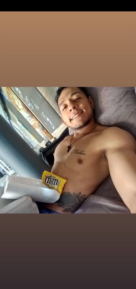 Naakte gelekte OnlyFans-foto van Snyder C