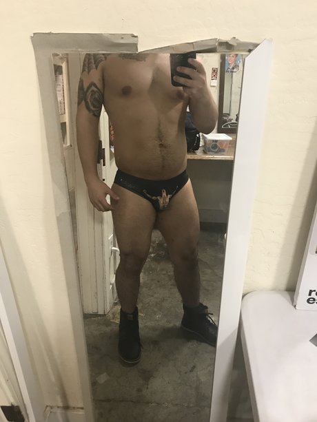 Naakte gelekte OnlyFans-foto van Jovany Rodriguez