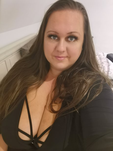 Naakte gelekte OnlyFans-foto van Beverlyboobs105l