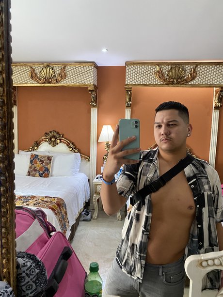 Naakte gelekte OnlyFans-foto van Alexdelray