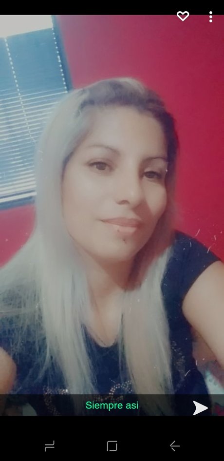 Naakte gelekte OnlyFans-foto van Romina