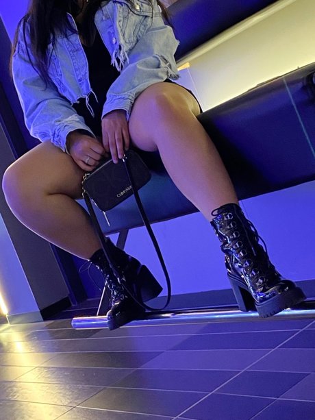 Naakte gelekte OnlyFans-foto van Liliangel
