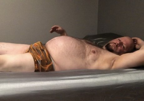 Naakte gelekte OnlyFans-foto van Fatdaddancing