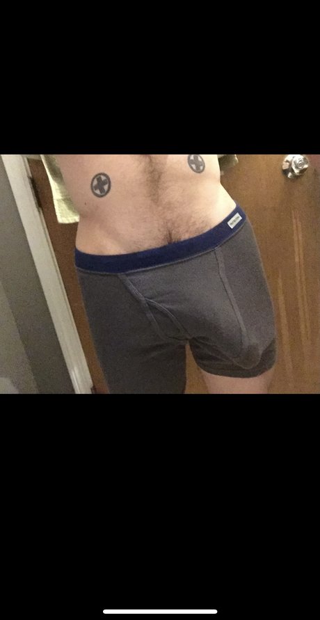 Naakte gelekte OnlyFans-foto van Iuris