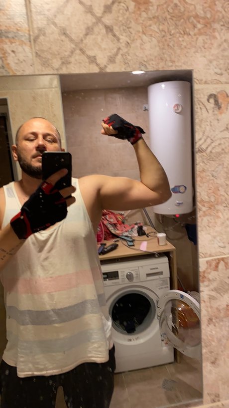 Naakte gelekte OnlyFans-foto van Stefan