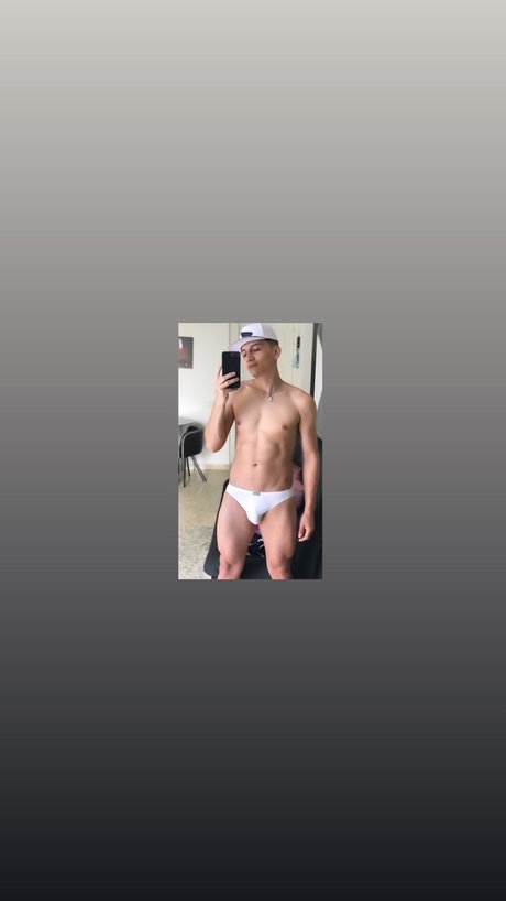 Naakte gelekte OnlyFans-foto van Andrs Felipe Vargas Cardona