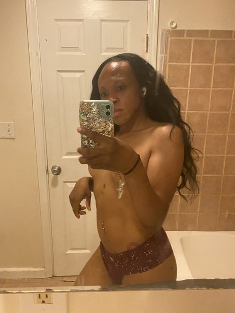 Naakte gelekte OnlyFans-foto van Kehlani Coleman