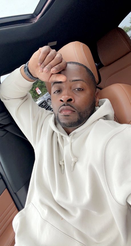 Naakte gelekte OnlyFans-foto van Rozay Uncut 