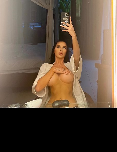 Naakte gelekte OnlyFans-foto van Elyssa Rose