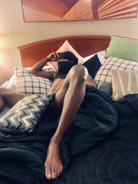 Naakte gelekte OnlyFans-foto van Hatian Pipe