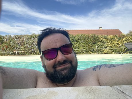 Naakte gelekte OnlyFans-foto van Christophe Girard