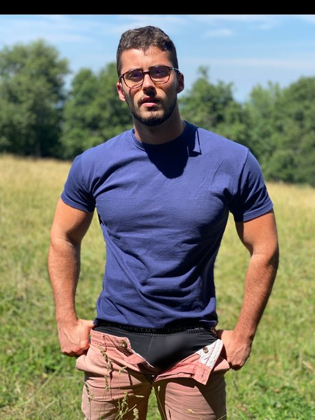 Naakte gelekte OnlyFans-foto van The Boy You Need From 9 To 11pm