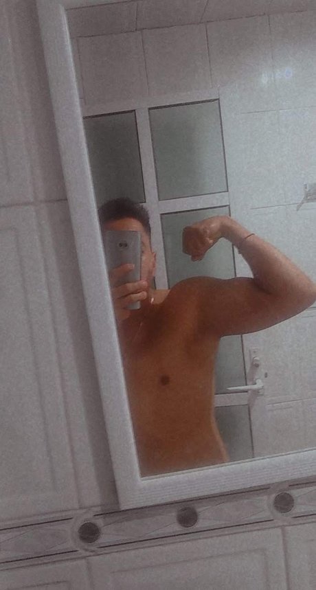 Naakte gelekte OnlyFans-foto van Ivantrouble