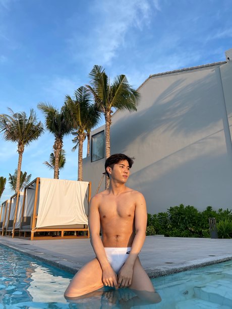 Naakte gelekte OnlyFans-foto van Naimagazinebkk