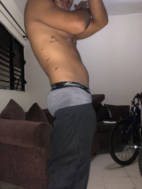 Naakte gelekte OnlyFans-foto van Juan M 
