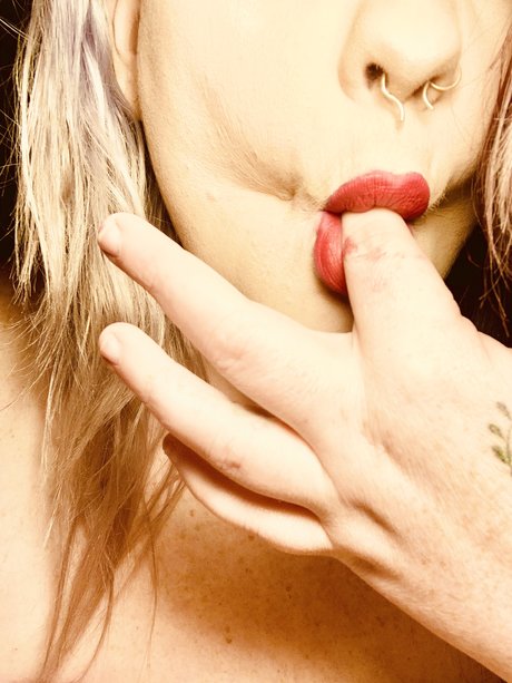 Naakte gelekte OnlyFans-foto van Kinnidy