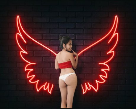 Naakte gelekte OnlyFans-foto van Hania