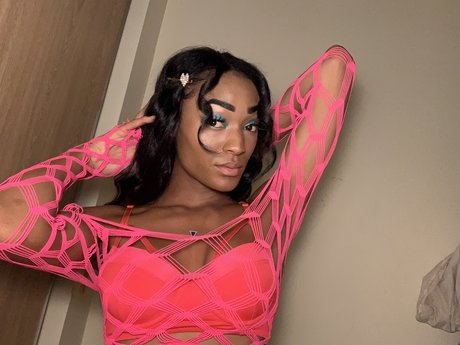 Naakte gelekte OnlyFans-foto van Cecilia Royal 