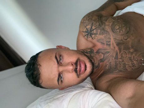 Naakte gelekte OnlyFans-foto van Albertoxxx