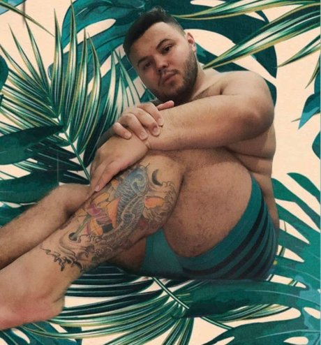 Naakte gelekte OnlyFans-foto van Theo Medeiros