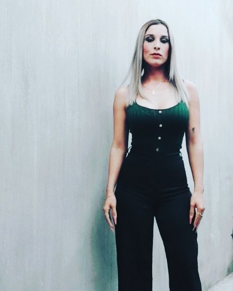 Naakte gelekte OnlyFans-foto van Leah Raam