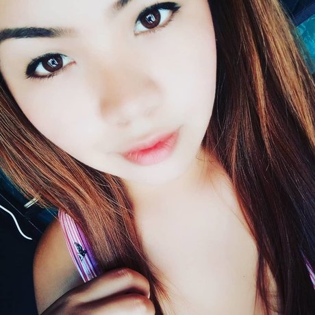 Naakte gelekte OnlyFans-foto van Sharais