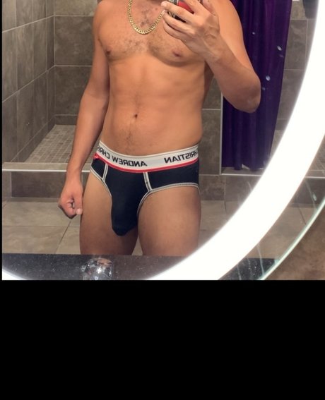 Naakte gelekte OnlyFans-foto van Atx 512