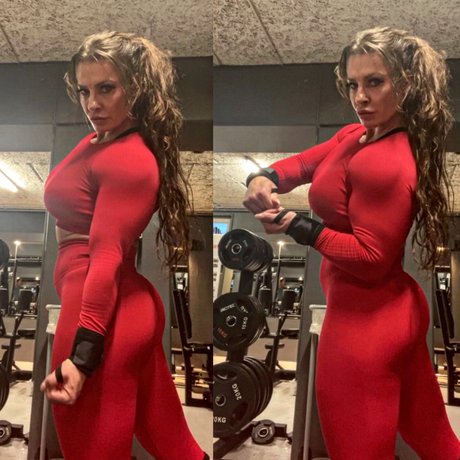 Naakte gelekte OnlyFans-foto van Fitnessgirl Athene