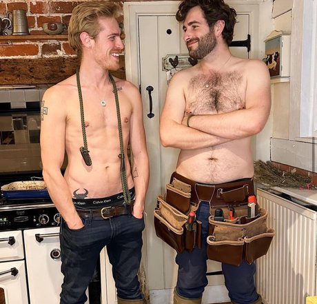 Naakte gelekte OnlyFans-foto van The Hermits