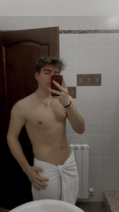 Naakte gelekte OnlyFans-foto van Lezzo