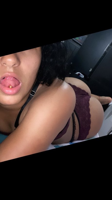 Naakte gelekte OnlyFans-foto van Julieth Acosta