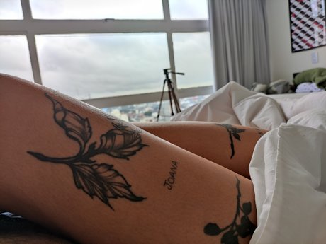 Naakte gelekte OnlyFans-foto van Tr4g3die