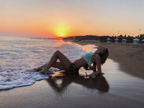Naakte gelekte OnlyFans-foto van Dari Shum