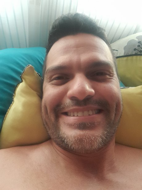 Naakte gelekte OnlyFans-foto van Jorge Bastidas