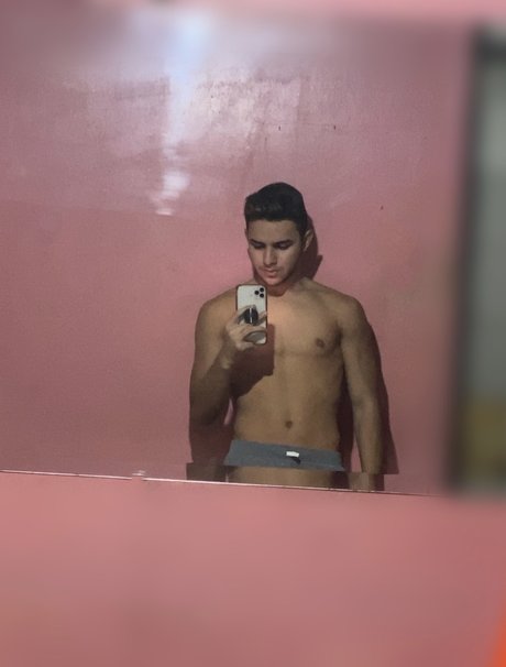 Naakte gelekte OnlyFans-foto van Dilan Hernandez