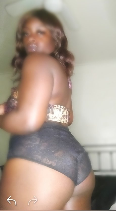 Naakte gelekte OnlyFans-foto van Justice Johnson