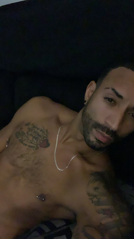 Naakte gelekte OnlyFans-foto van Luigi V