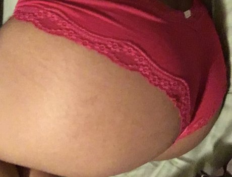 Naakte gelekte OnlyFans-foto van Sweetaxxgoldie