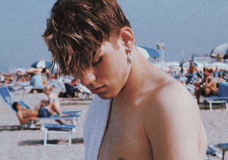 Naakte gelekte OnlyFans-foto van Nick Barbiani