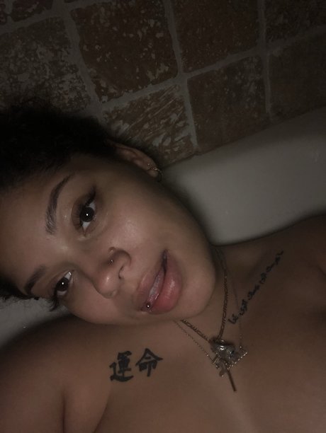 Naakte gelekte OnlyFans-foto van Your Girls Worst Nightmare 