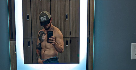Naakte gelekte OnlyFans-foto van Cj