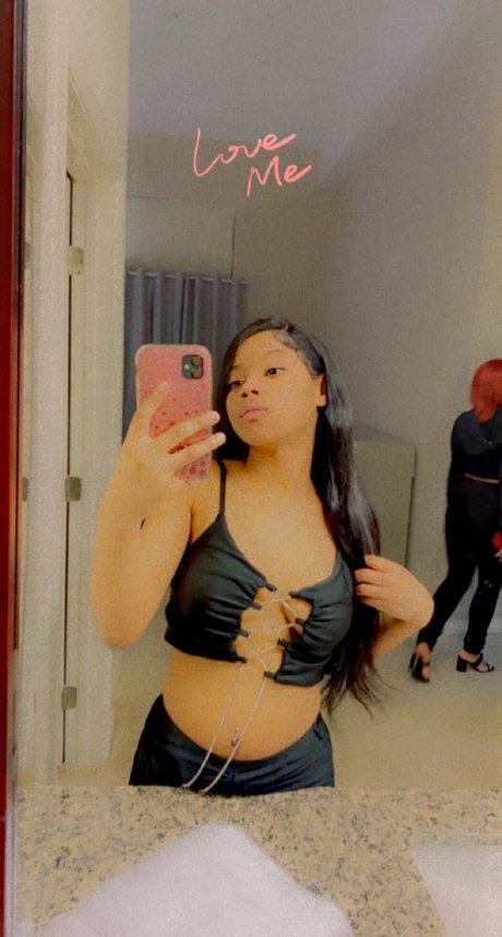 Naakte gelekte OnlyFans-foto van Princessnanii