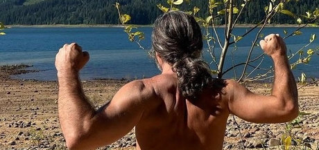 Naakte gelekte OnlyFans-foto van Swingy