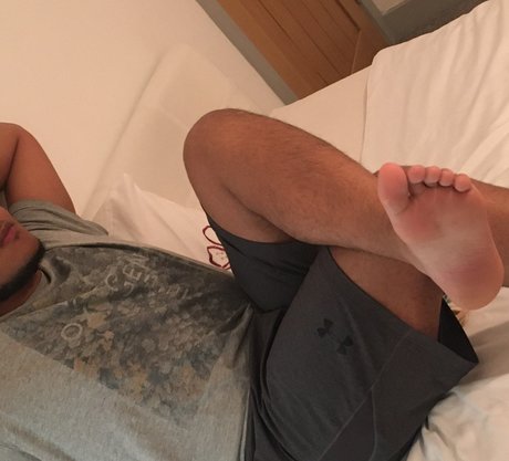 Naakte gelekte OnlyFans-foto van Jojosfeet