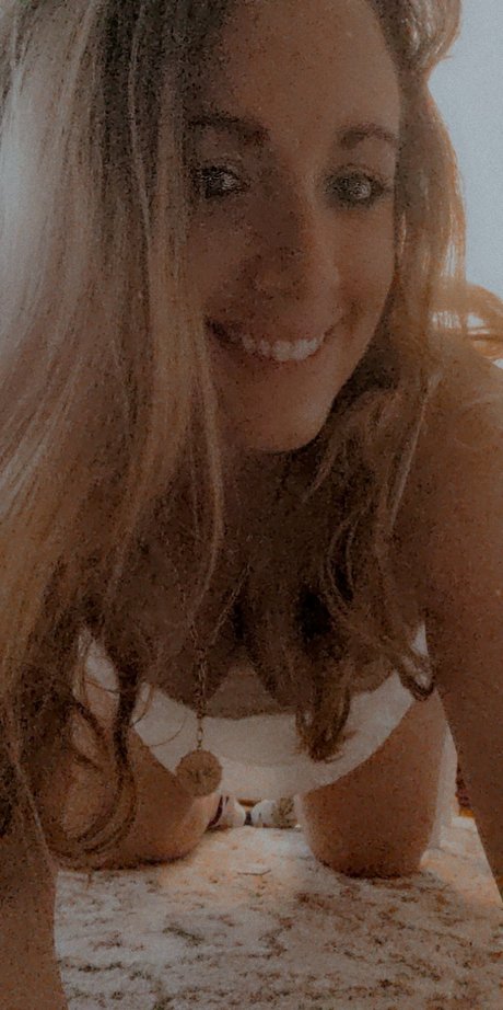 Naakte gelekte OnlyFans-foto van Molly