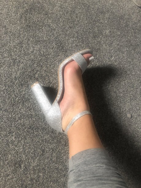 Naakte gelekte OnlyFans-foto van Cherry 