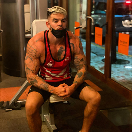 Naakte gelekte OnlyFans-foto van Pezza Burke 8 12 Inches 