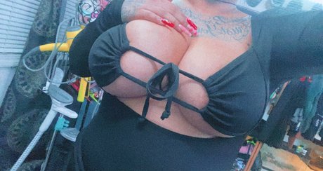 Naakte gelekte OnlyFans-foto van Liz